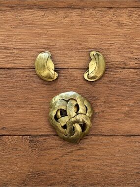 Vintage Silvana Italy Brutalist Gold-Tone Brooch & Clip-On Earrings Set